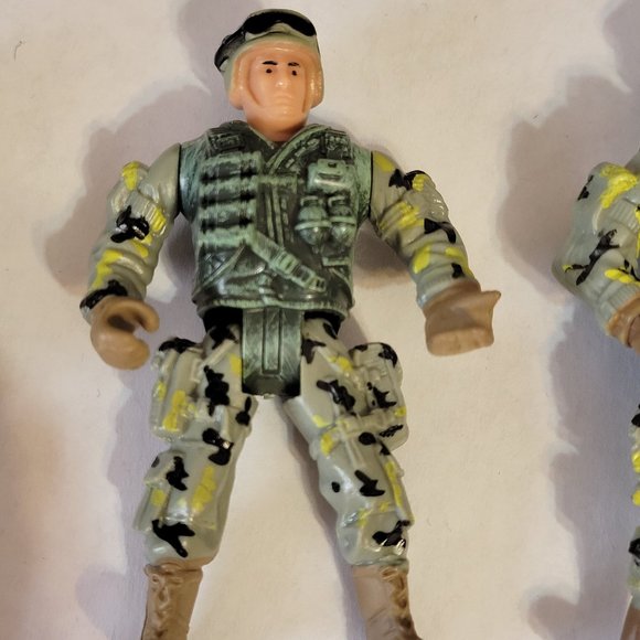 U.S. Army Desert Forces Playset Toy Action Figures Weapons and Vehicles - Picture 7 of 16